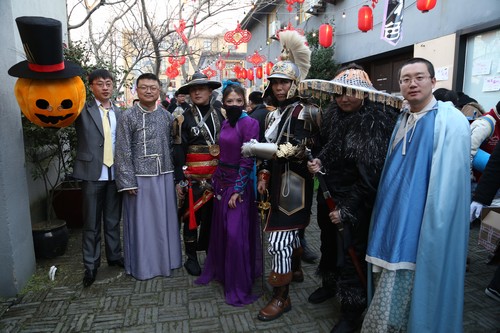 领奔驰享火锅 太极熊猫蜗牛年会嗨起来